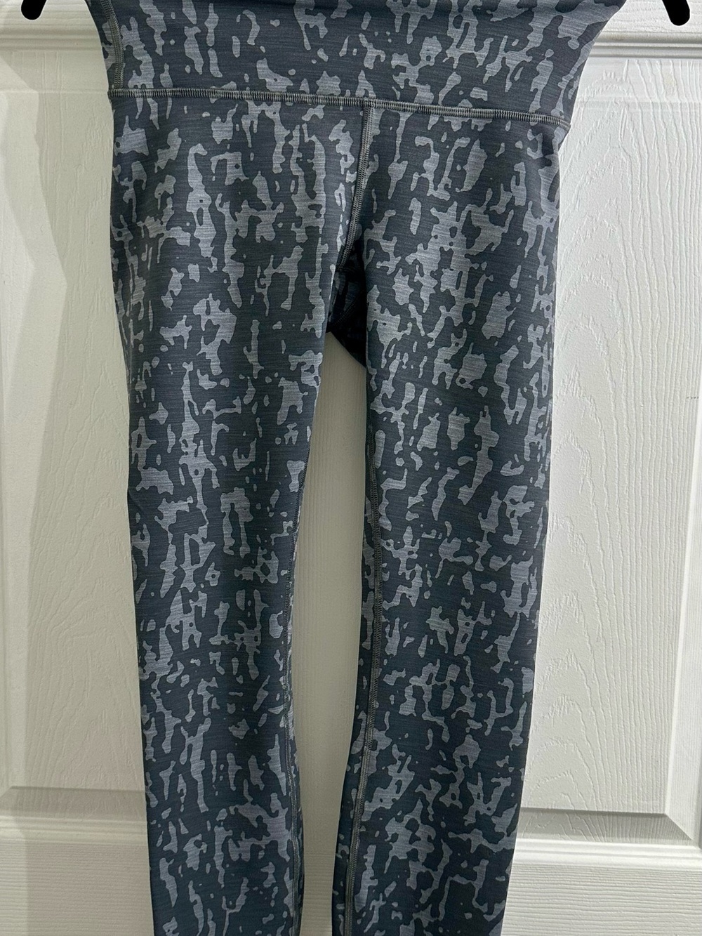 Women’s lululemon leggings sz 4— Gray Camouflage